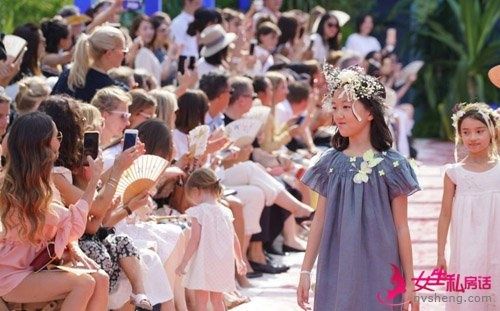 别人家的女儿!李嫣多多巴黎时装周走秀