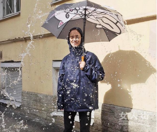下雨天也可以穿的很潮,潮牌界雨具大佬!